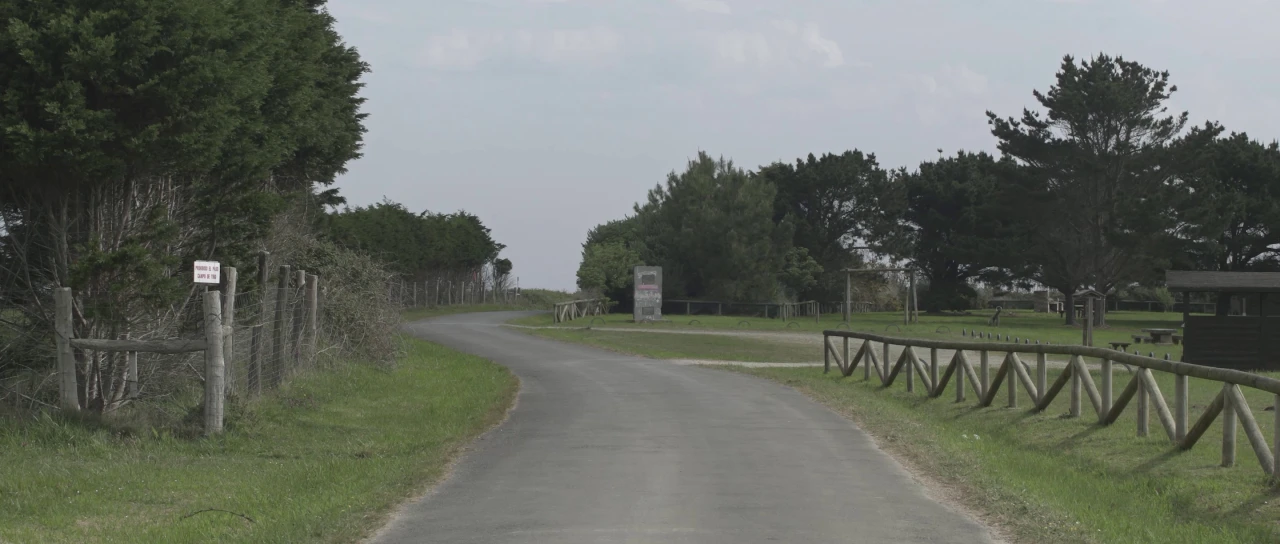 Frame from the short film Contracampos