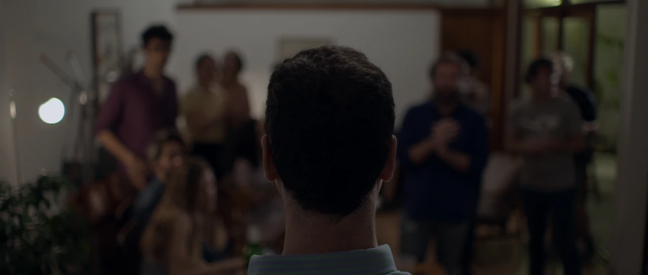 Frame from the short film Presente Imperfecto