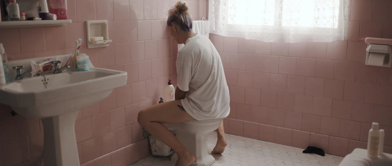 Frame from the short film 30’ 70 60’ 120