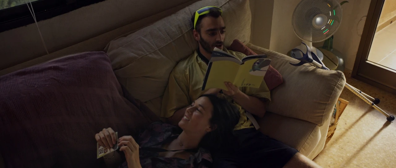 Frame from the short film Está Amaneciendo