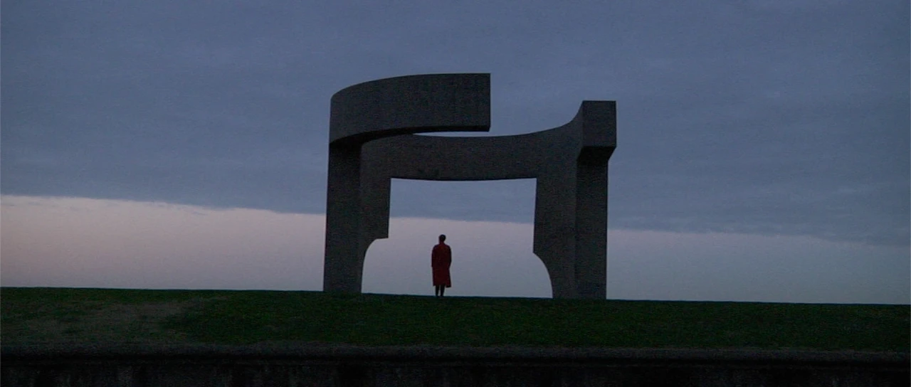 Frame from the short film Elogio Del Horizonte