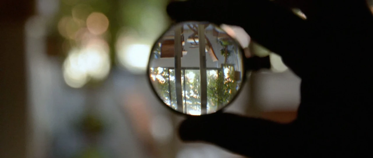 Frame from the short film Todos Los Días Domingos