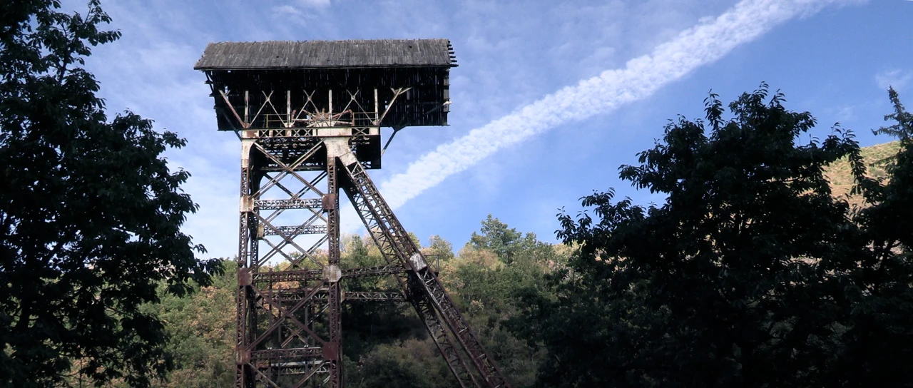 Frame from the short film Lejano
